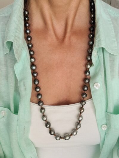 tahitian-pearl-necklace-display