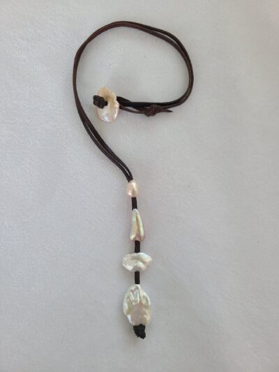 fresh-water-pearl-necklace-with-kangaroo-leather