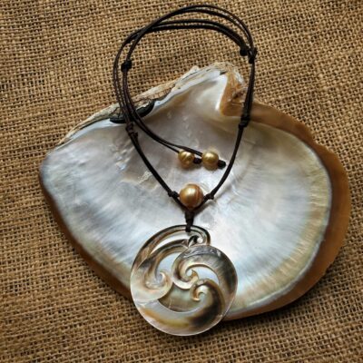 golden-south-sea-pearl-carved-ocean-wave-pendant