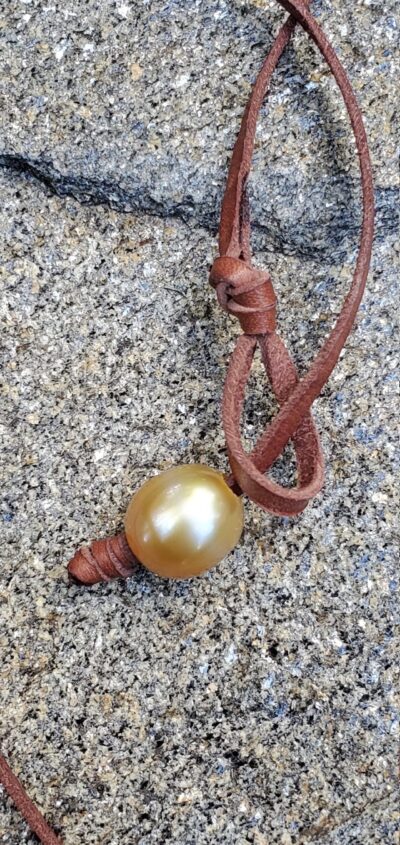 stunning-golden-south-sea-pearls-clasp